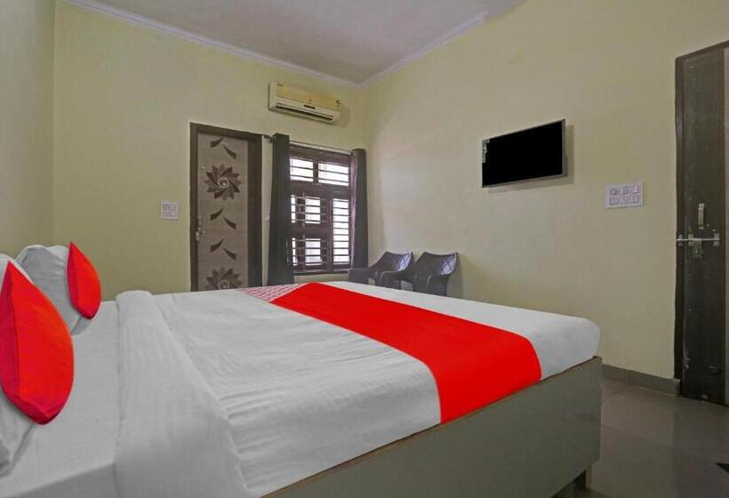 اتاق کلاسیک سه تخته, Flagship Hotel Krishna Palace