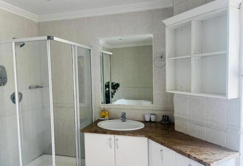 Номер Deluxe, Bophirima Boutique