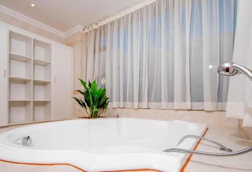 Полулюкс, Bophirima Boutique