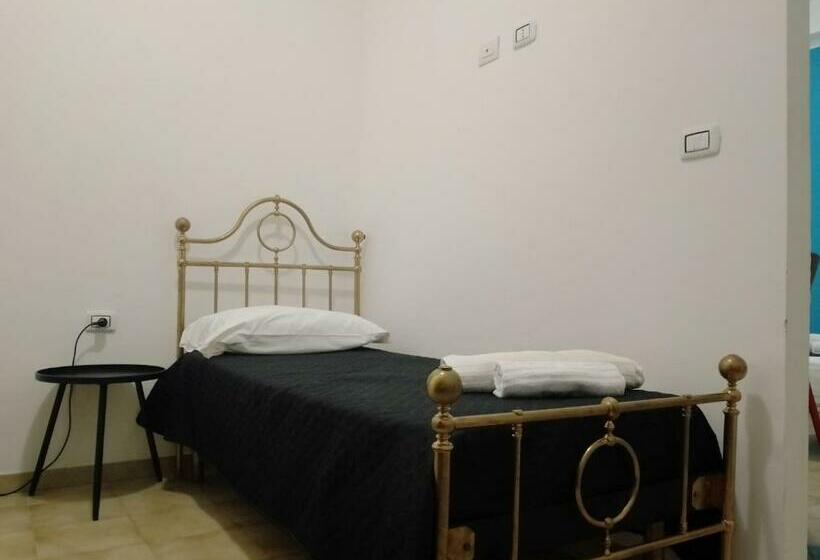 חדר סטנדרט לשלושה עם מרפסת, Costa Brava Self Check In Accesso Autonomo