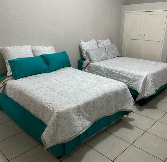 חדר משפחתי, Moments Of Joy Guesthouse