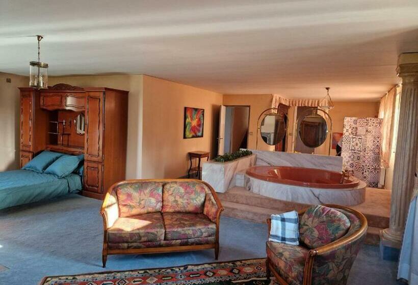 غرفة عائلية مطلّة علي الحديقة, Chambre Ducale