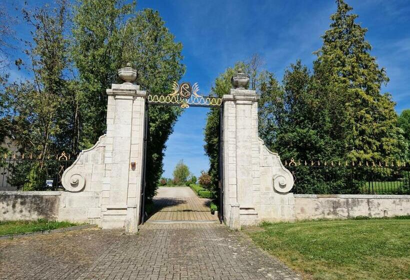 غرفة عائلية مطلّة علي الحديقة, Chambre Ducale