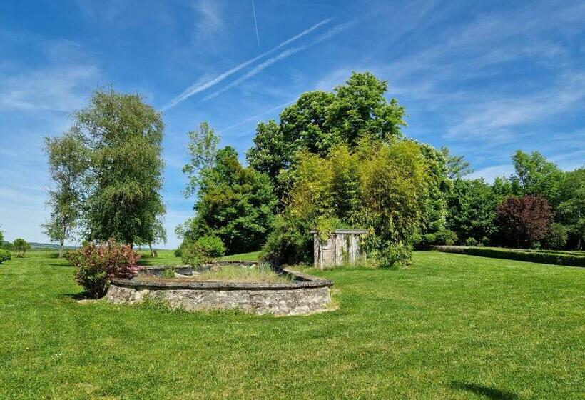 غرفة عائلية مطلّة علي الحديقة, Chambre Ducale