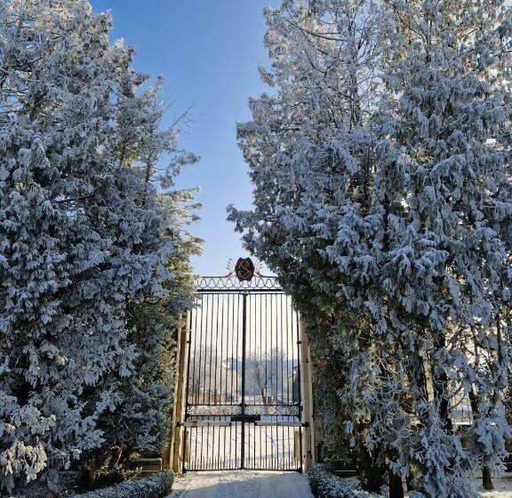 Семейный Номер Вид на Сад, Chambre Ducale