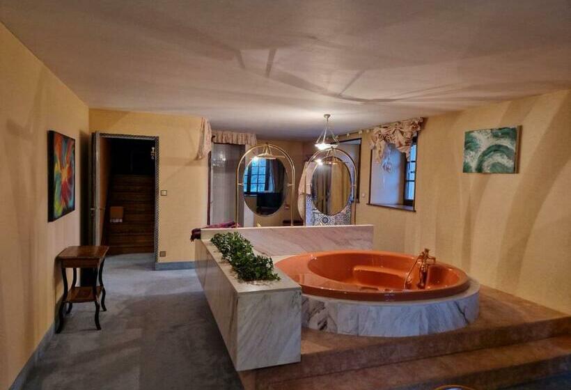 غرفة عائلية مطلّة علي الحديقة, Chambre Ducale