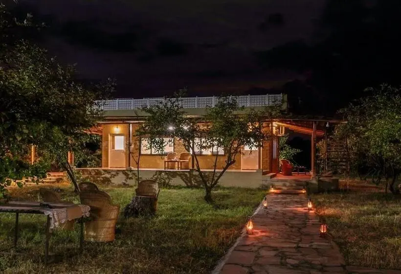 Villa 2 Makuuhuonetta, Stayvista S Gaudhuli Farmstay   Outdoor Pool & Terrace With View