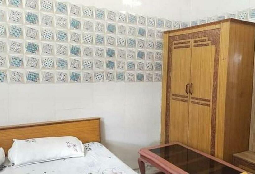 Quarto Deluxe, Ivy, Talwara