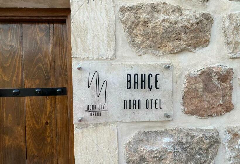 اتاق استاندارد با چشمانداز باغ, Norn