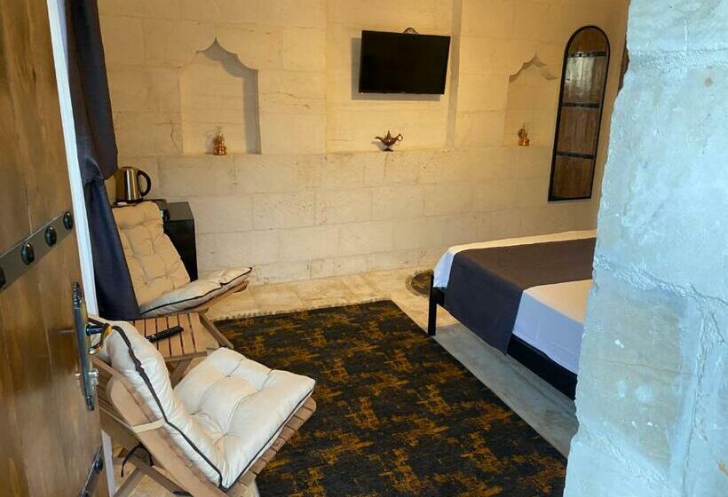 اتاق استاندارد با چشمانداز باغ, Norn