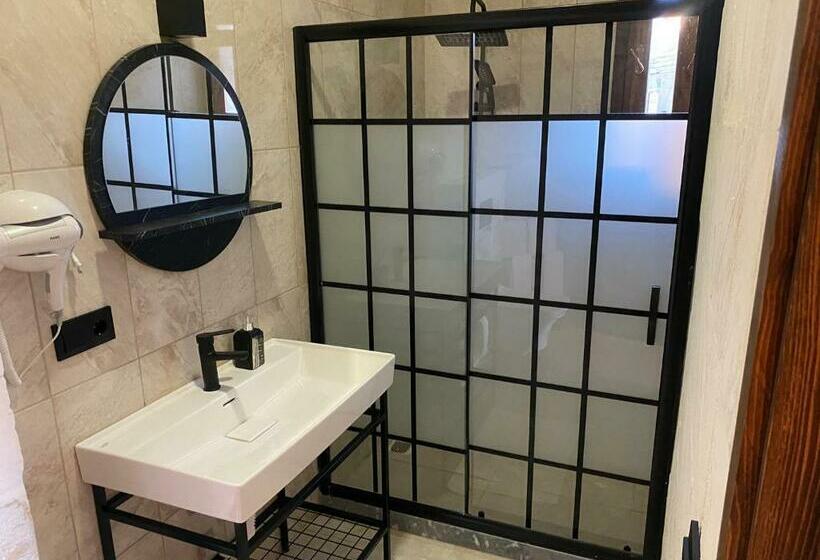 اتاق استاندارد با بالکن, Norn