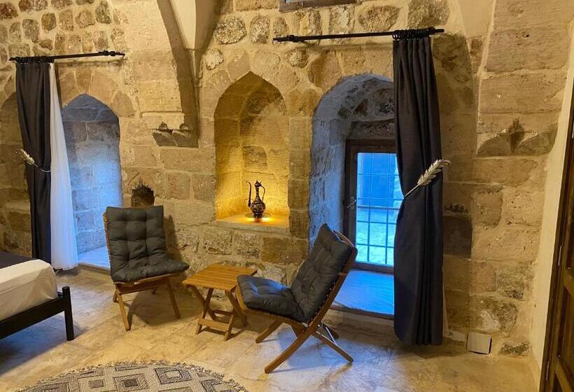 اتاق لوکس, Norn