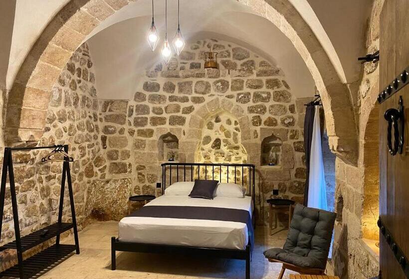 اتاق لوکس, Norn