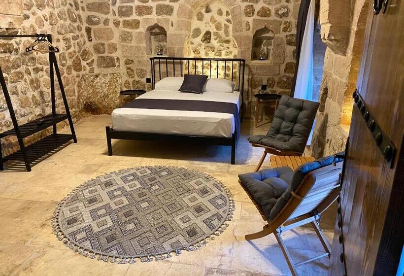 اتاق لوکس, Norn