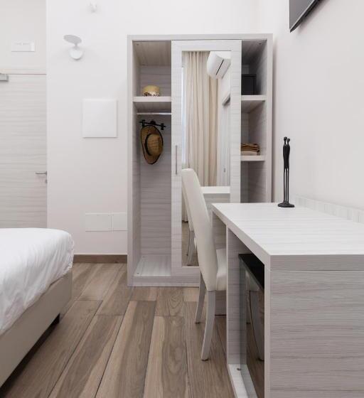 اتاق استاندارد, Hub Naples