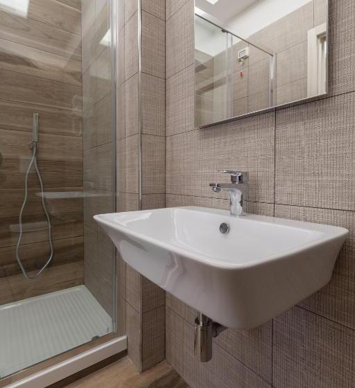 اتاق استاندارد یک نفره, Hub Naples