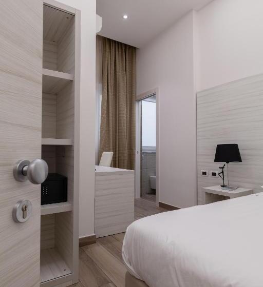 اتاق استاندارد یک نفره, Hub Naples