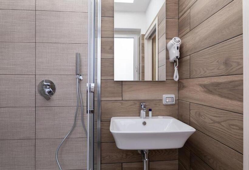 اتاق استاندارد یک نفره, Hub Naples