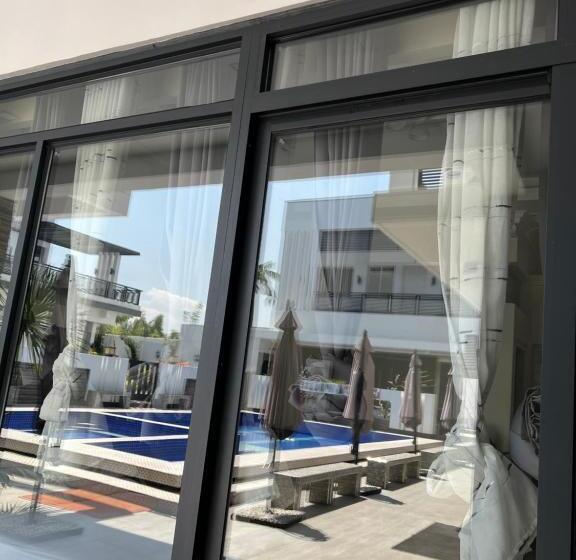 סטודיו דלוקס, Dampa Poolside Events & Accommodation