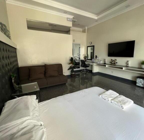 סטודיו דלוקס, Dampa Poolside Events & Accommodation