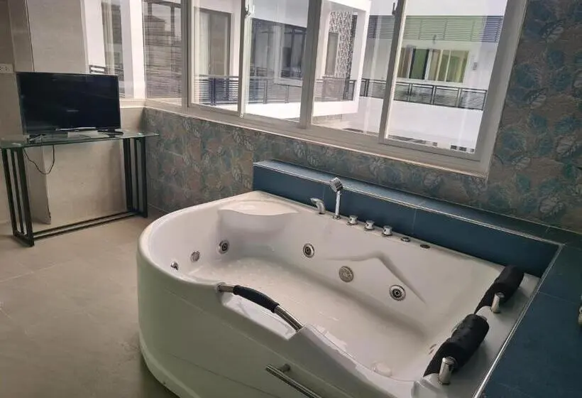 スタンダードスタジオ, Dampa Poolside Events & Accommodation
