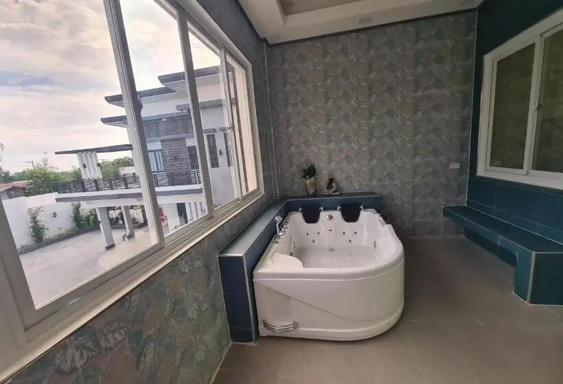 スタンダードスタジオ, Dampa Poolside Events & Accommodation