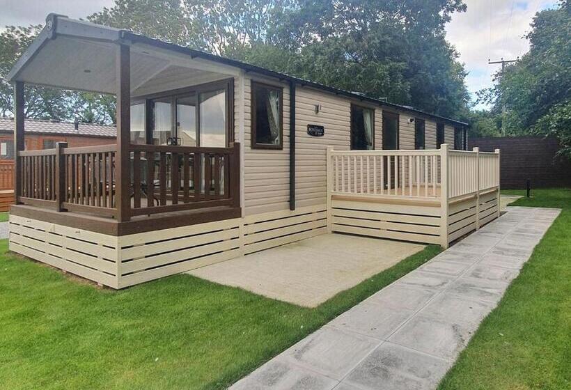 침실 3개 주택, Hamlet Rise