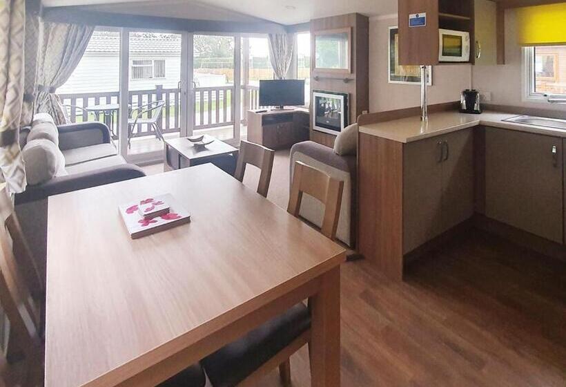 침실 3개 주택, Hamlet Rise