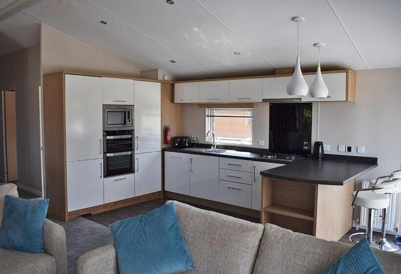 침실 3개 주택, Hamlet Rise