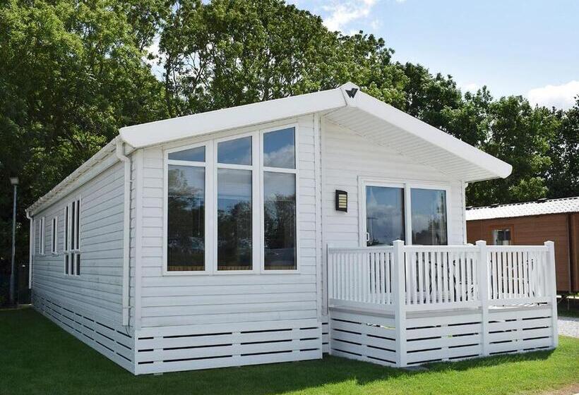 침실 3개 주택, Hamlet Rise