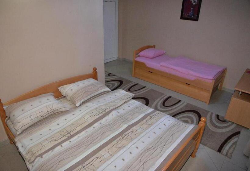 اتاق استاندارد سه نفره, As Club