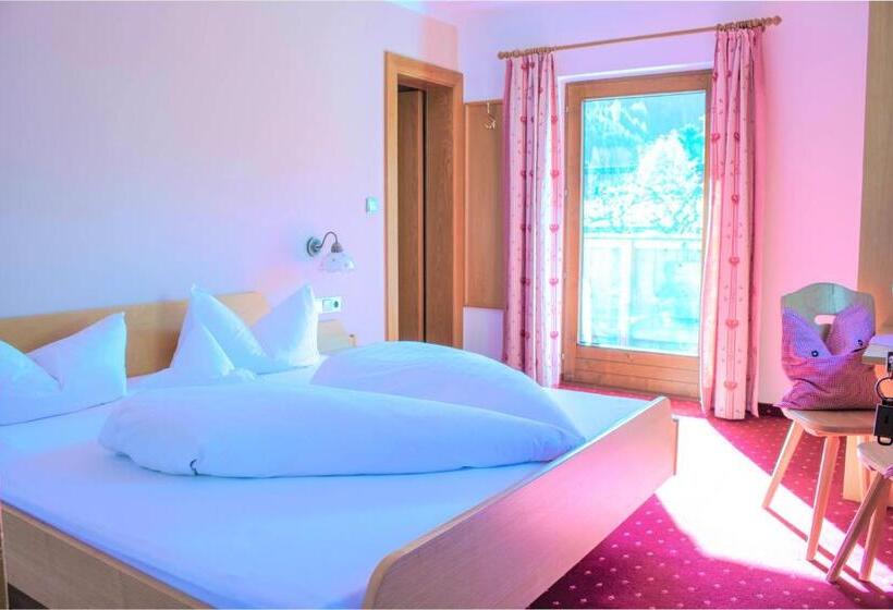 اتاق استاندارد با بالکن, Pension Schneider