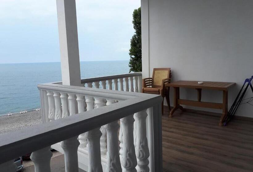 اتاق خانوادگی با چشم‌انداز دریا, Guest House Palma