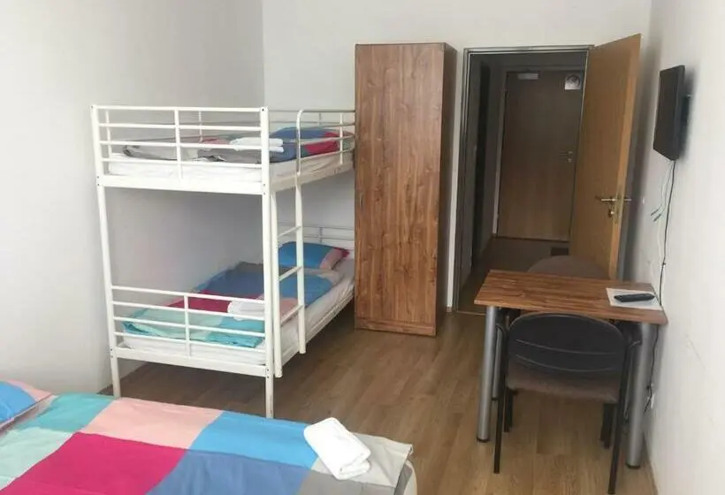 Cameră Cvadruplă Standard, Můstek