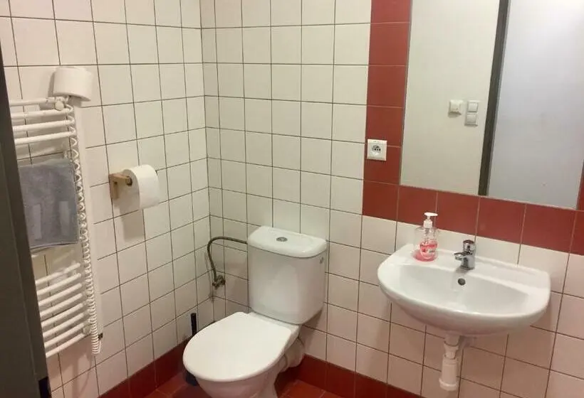 Cameră Triplă Standard, Můstek
