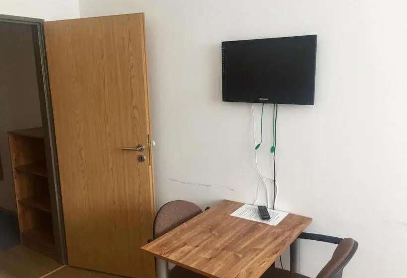 Cameră Triplă Standard, Můstek