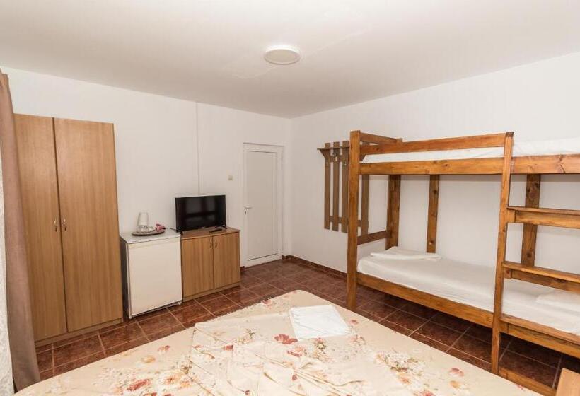 اتاق راحتی سه تخته, Zambilelor 3