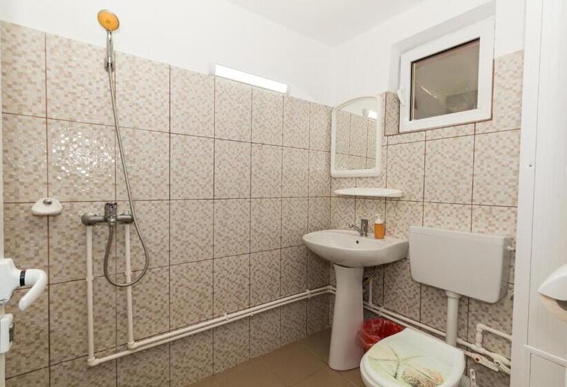 اتاق راحتی سه تخته, Zambilelor 3