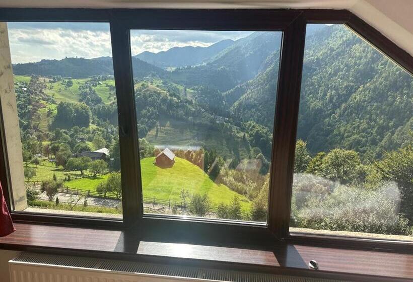 شقة غرفة واحدة, Pensiunea Magura