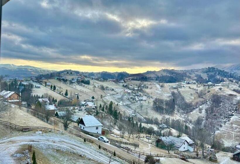 شقة غرفة واحدة, Pensiunea Magura