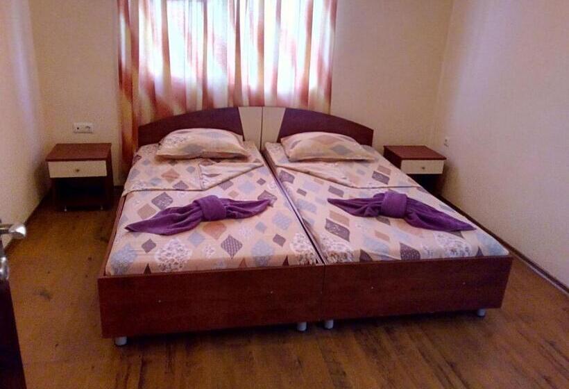 شقة غرفتين, семеен хотел бостън