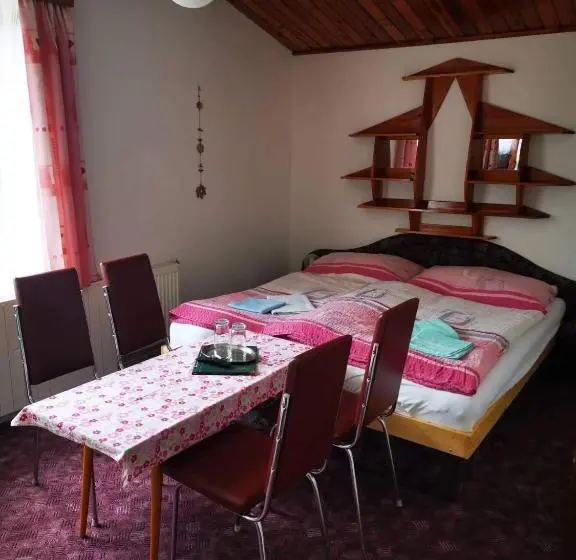 اتاق استاندارد چهار تخته, Penzion U Arnošta Skláře