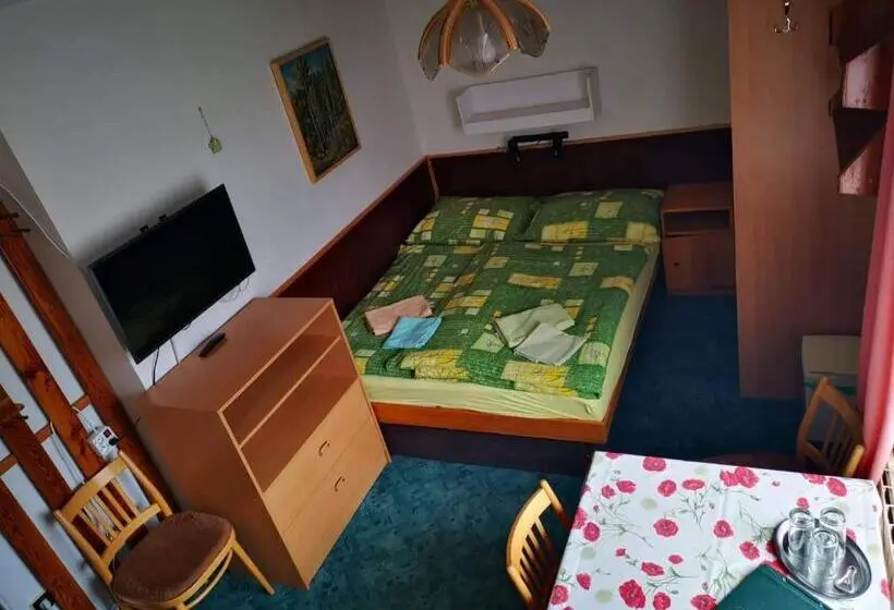 اتاق استاندارد چهار تخته, Penzion U Arnošta Skláře