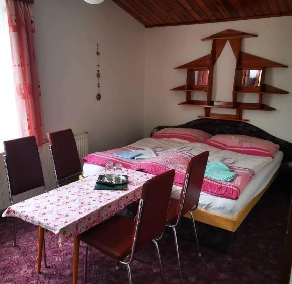 Standard Neljän Hengen Huone, Penzion U Arnošta Skláře