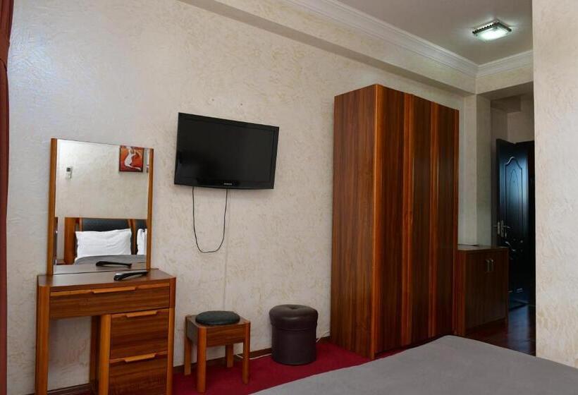 اتاق استاندارد با بالکن, Antika