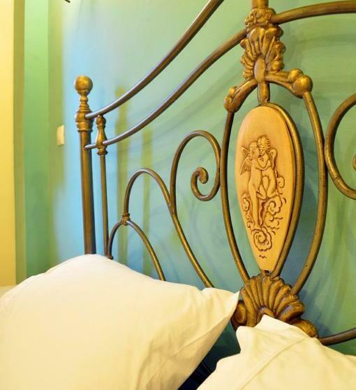 标准单人间, Areos Polis Boutique