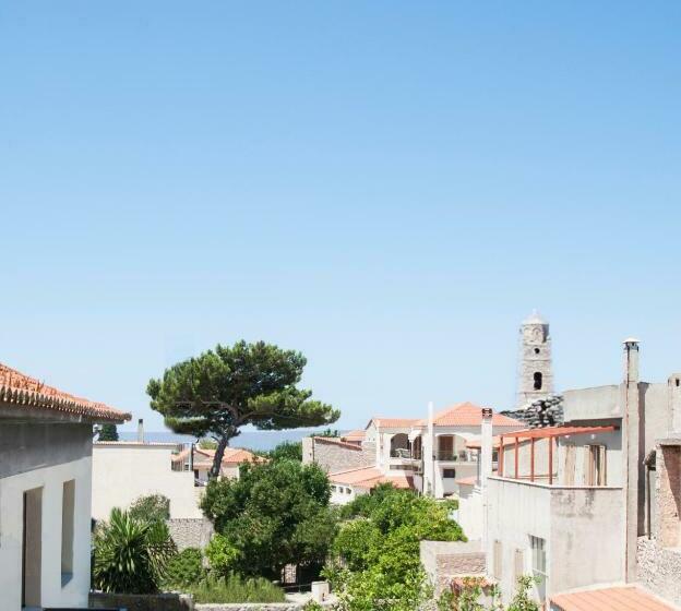 标准三人间, Areos Polis Boutique