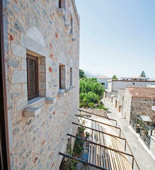 标准三人间, Areos Polis Boutique