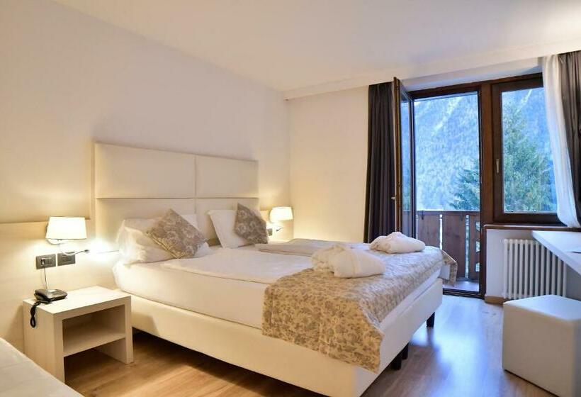 חדר סטנדרט לשלושה עם מרפסת, Ariston Garden & Spa