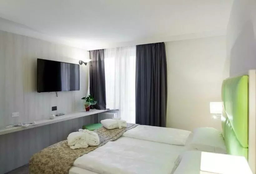 バルコニー付きスタンダードトリプルルーム, Ariston Garden & Spa